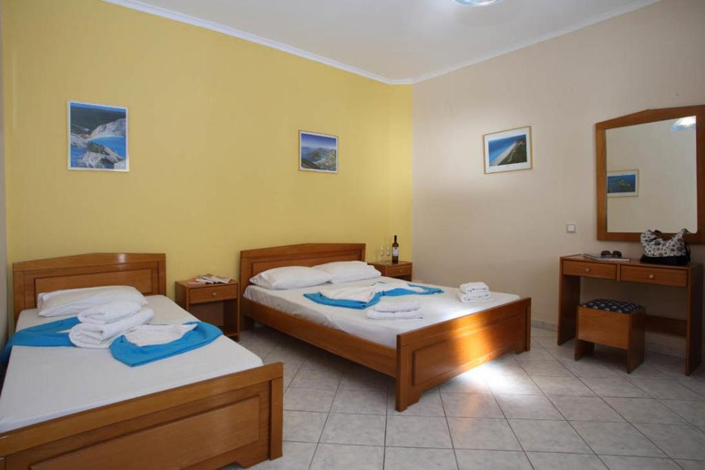 Theocharis Bros - Studios Apartments Áyios Nikítas المظهر الخارجي الصورة