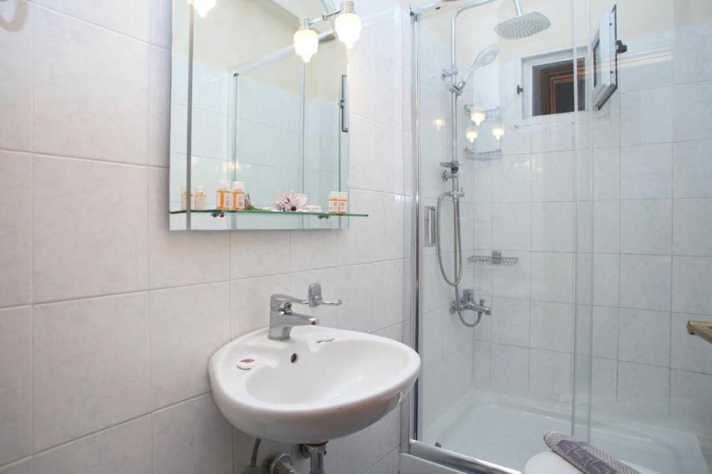 Theocharis Bros - Studios Apartments Áyios Nikítas المظهر الخارجي الصورة