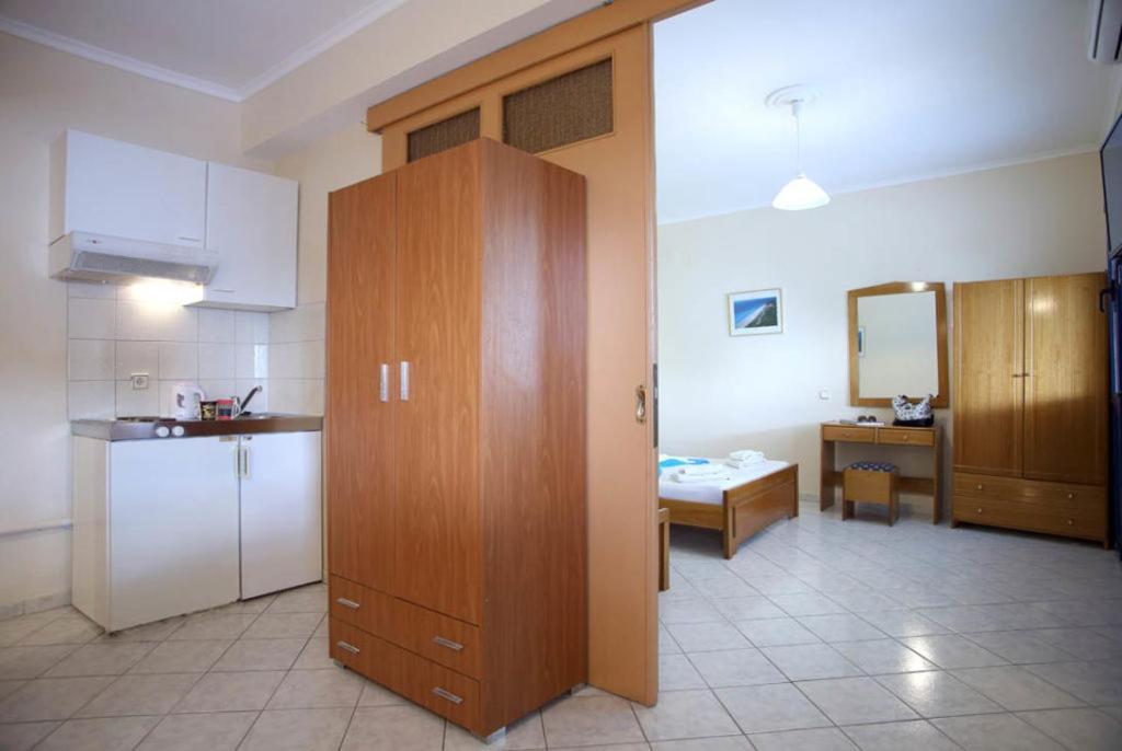 Theocharis Bros - Studios Apartments Áyios Nikítas المظهر الخارجي الصورة