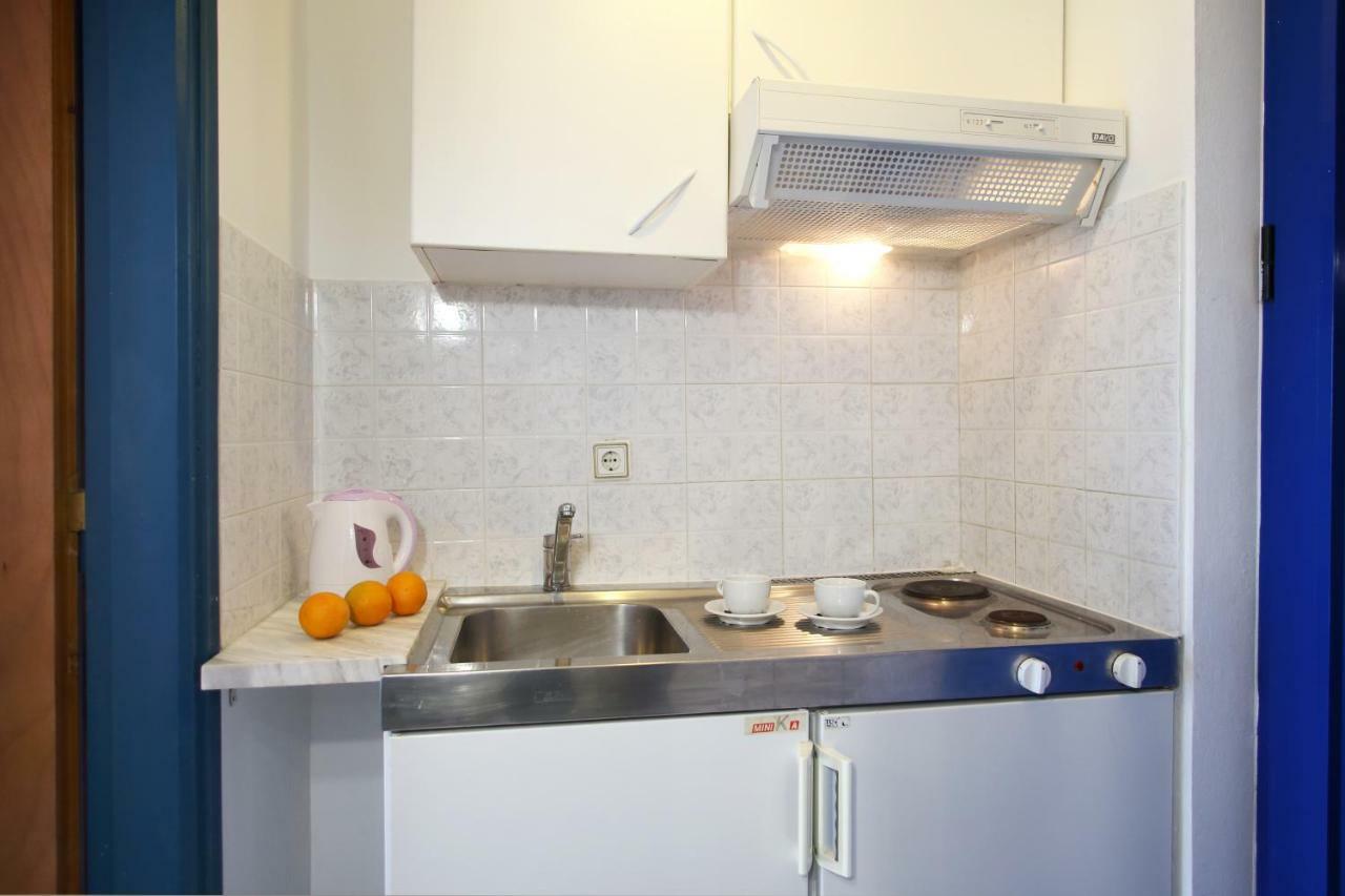 Theocharis Bros - Studios Apartments Áyios Nikítas المظهر الخارجي الصورة