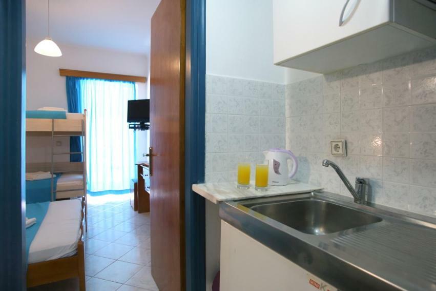 Theocharis Bros - Studios Apartments Áyios Nikítas المظهر الخارجي الصورة